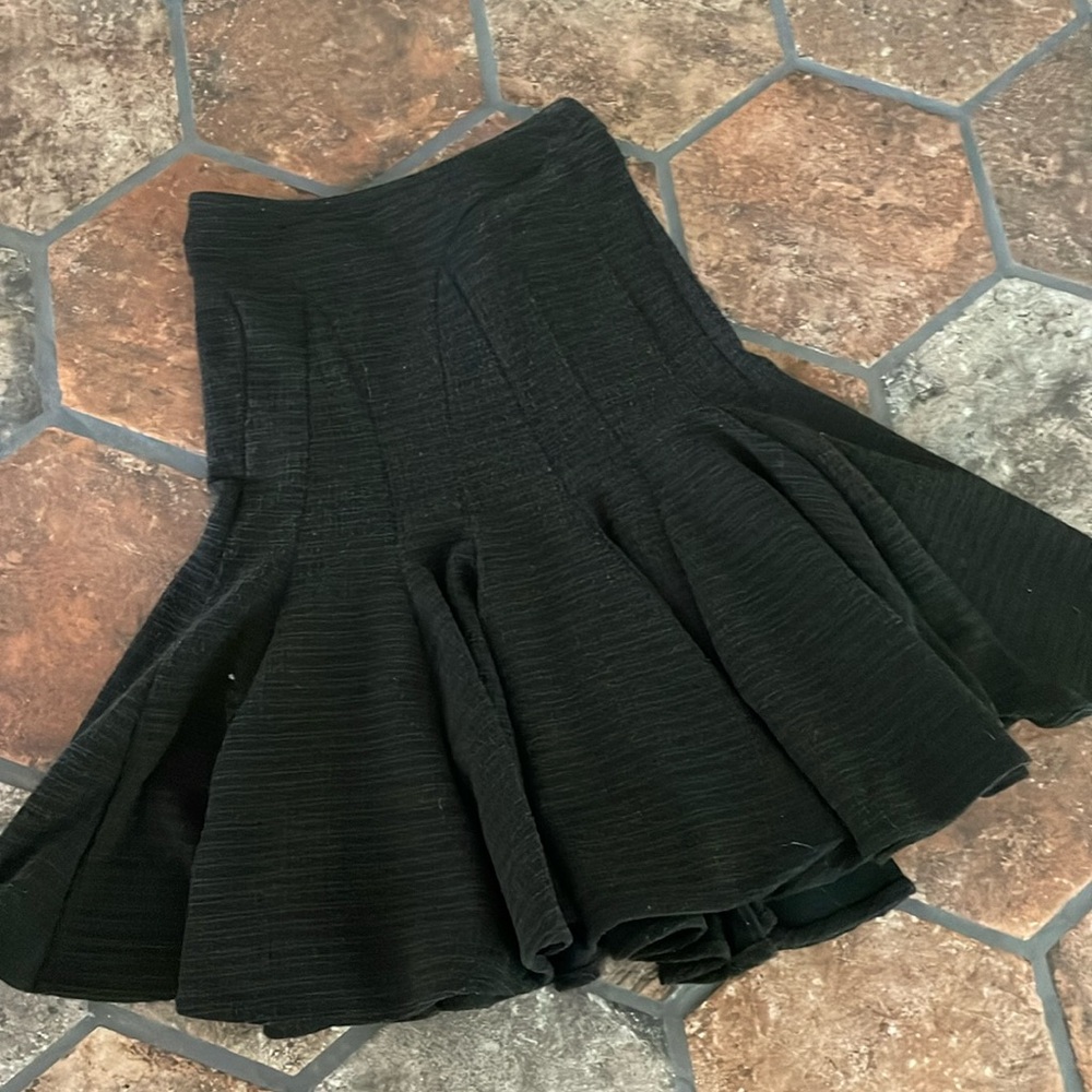 Swing skirt textured swing skirt fitted and flouncy midi skirt size 4